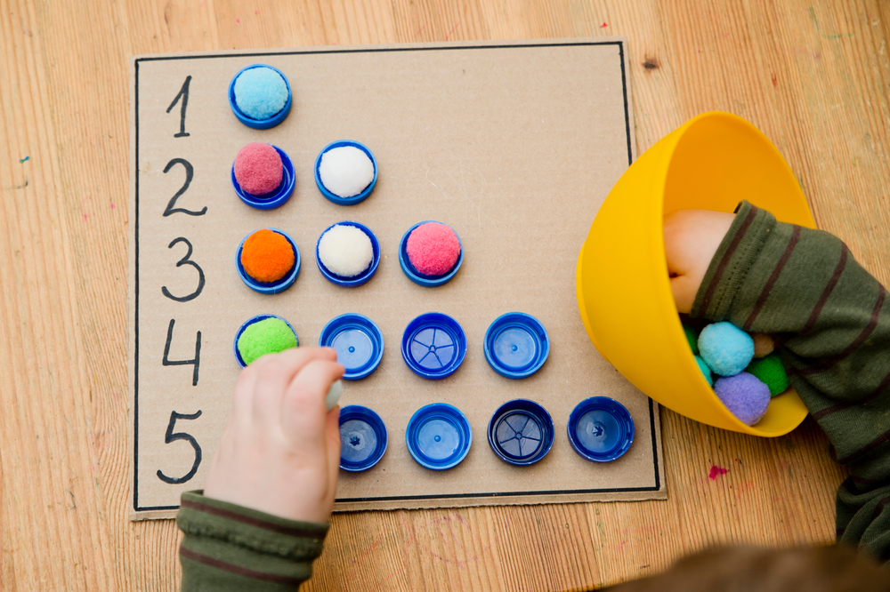 Pom Pom Sorting diy toy