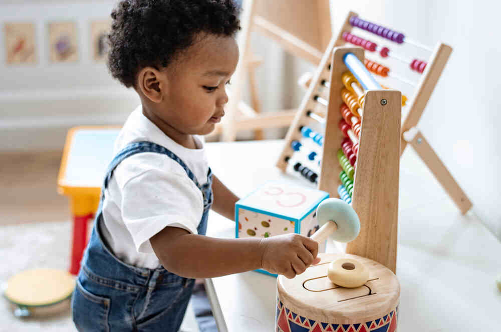 concentration in kids with Montessori toys.